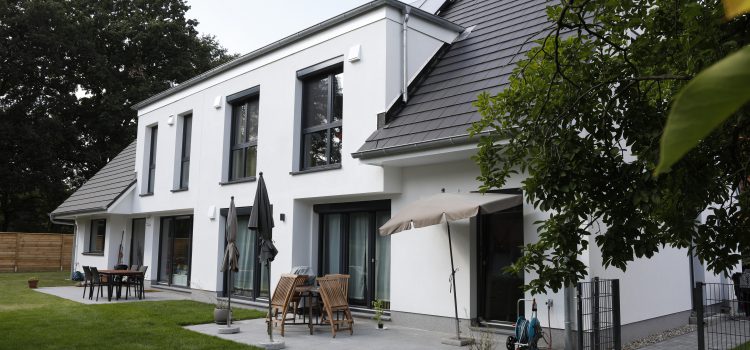 Neubau – Doppelhaus auf rückwärtigem Grundstück Neubau – Doppelhaus auf rückwärtigem Grundstück